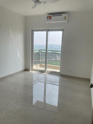 Room in 3.5 BHK Apartment at 3C Lotus Panache, Sector 110 – for Rent