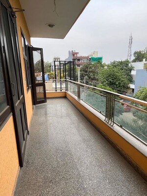 Balcony in 2 BHK Villa at Sector 23 – for Rent