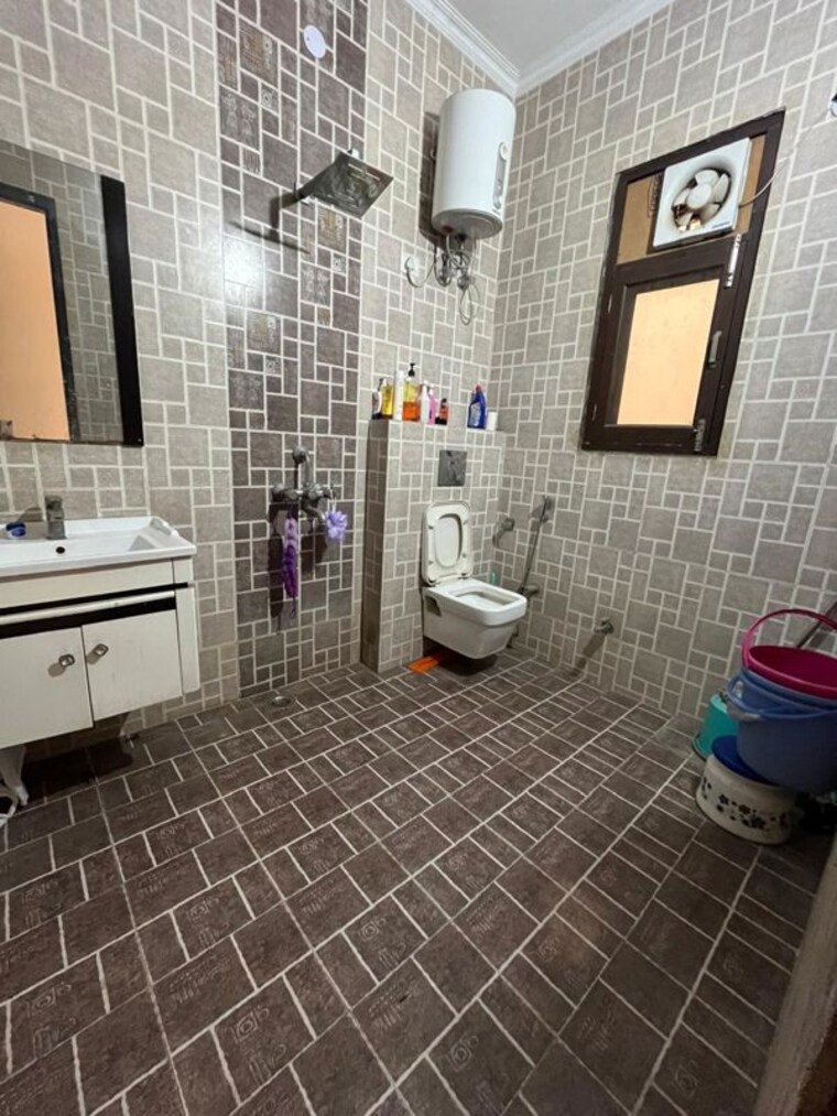 Bathroom, sector 23 2 Bedroom 1200 Sq.Ft. Villa In Sector 23 Gurgaon 10412233