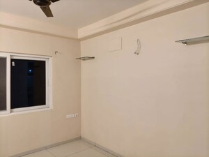 Room in 2 BHK Apartment at Rajapushpa Provincia, Narsingi – for Rent