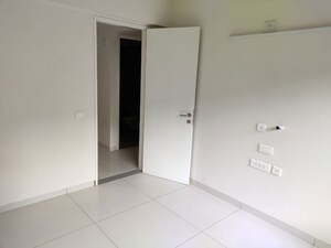 Room in 3 BHK Apartment at Vastrapur – for Rent