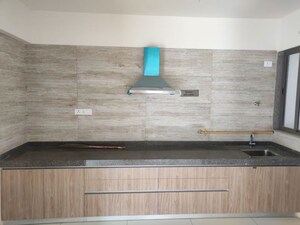 Furnished Amenities in 3 BHK Apartment at Vastrapur – for Rent