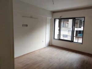 Room in 3 BHK Apartment at Vastrapur – for Rent