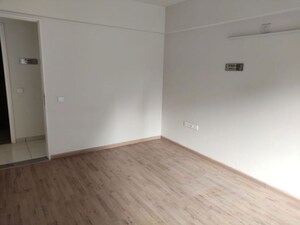 Room in 3 BHK Apartment at Vastrapur – for Rent