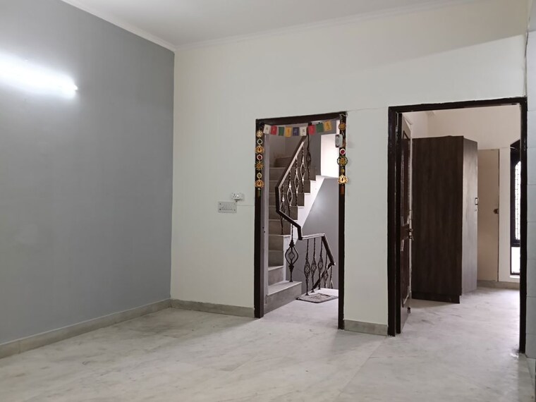 Room, sector 23 2.5 Bedroom 1350 Sq.Ft. Villa In Sector 23 Gurgaon 10412287