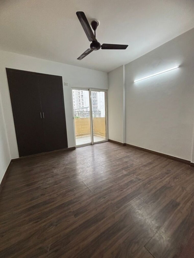 Room, paras-seasons 2.5 Bedroom 1130 Sq.Ft. Apartment In Sector 168 Noida 10412311