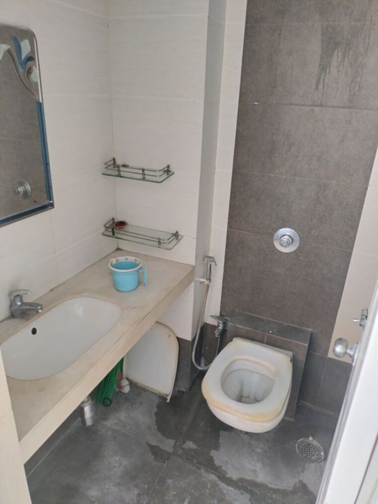 Bathroom, vijay-annex-29 2 Bedroom 730 Sq.Ft. Apartment In Waghbil Thane 10412302