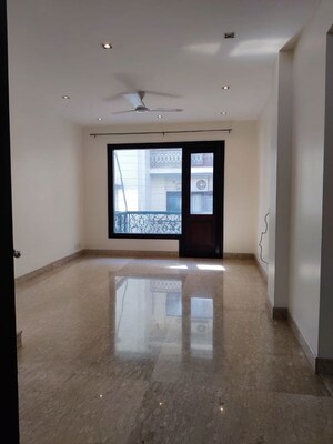 Room in 4 BHK Builder Floor at Vasant Vihar – for Rent