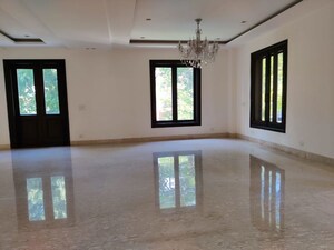 Room in 4 BHK Builder Floor at Vasant Vihar – for Rent
