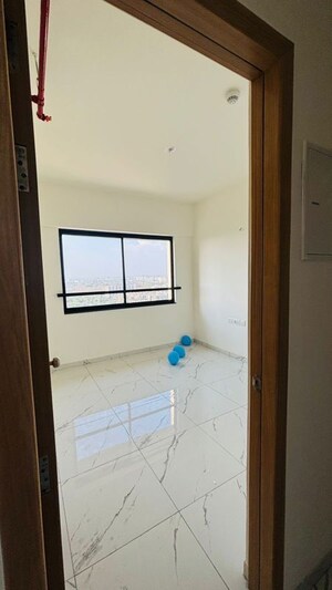Room in 2 BHK Apartment at Mahindra Antheia C3, Pimpri – for Rent