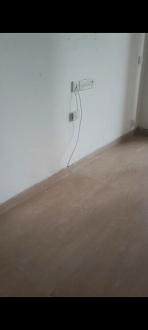 Room in 3 BHK Apartment at Puri Diplomatic Greens Phase I, Sector 111 – for Rent
