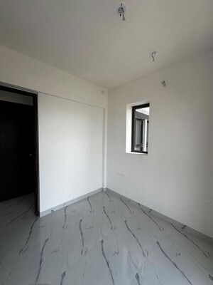 Room in 2 BHK Apartment at Raymond Ten X Habitat, Pokhran Road No Two – for Rent