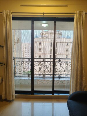 Room in 2 BHK Apartment at Lake Primrose, Powai – for Rent