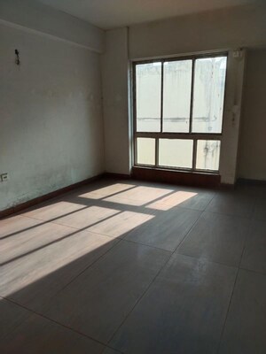 Room in 3 BHK Apartment at Natural Sarvapriya, Rash Behari Avenue – for Sale