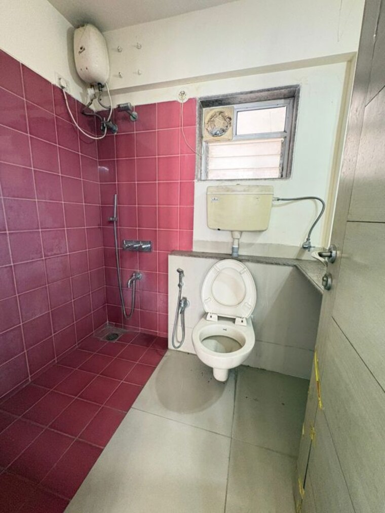 Bathroom, kanakia-spaces-niharika 2 Bedroom 850 Sq.Ft. Apartment In Manpada Thane 10412427