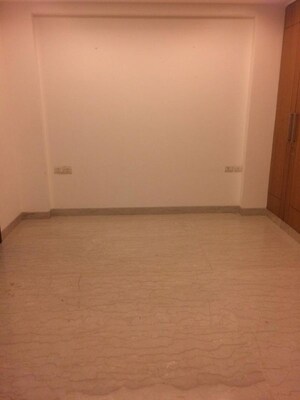 Room in 4 BHK Builder Floor at Hauz Khas Enclave – for Rent