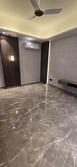 Room in 4 BHK Builder Floor at Nirvana Country – for Sale