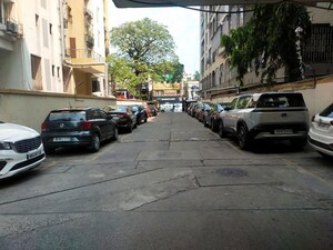 Parking in 3 BHK Apartment at Ballygunge – for Sale