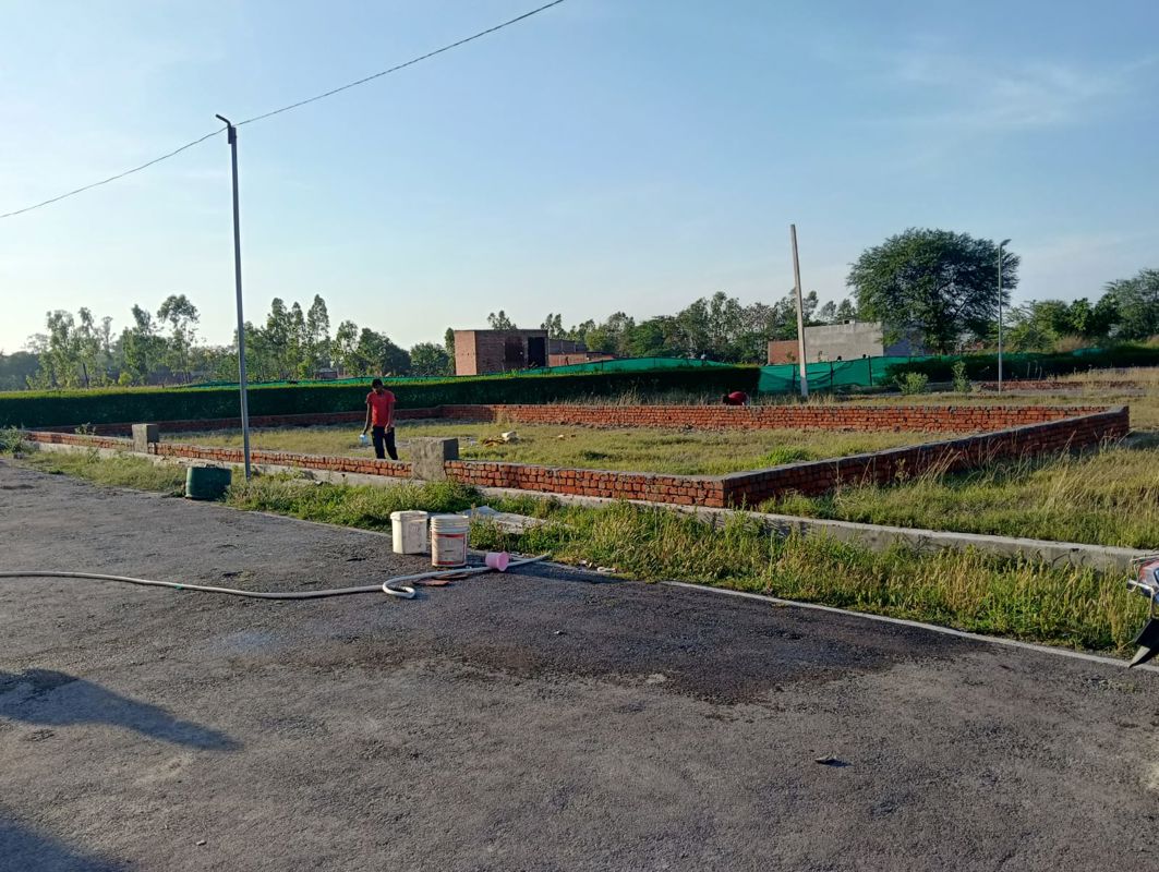 Plot For Sale in Maulviganj