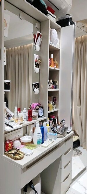 Furnished Amenities in 4 BHK Apartment at Lodha Trump Tower, Worli – for Sale