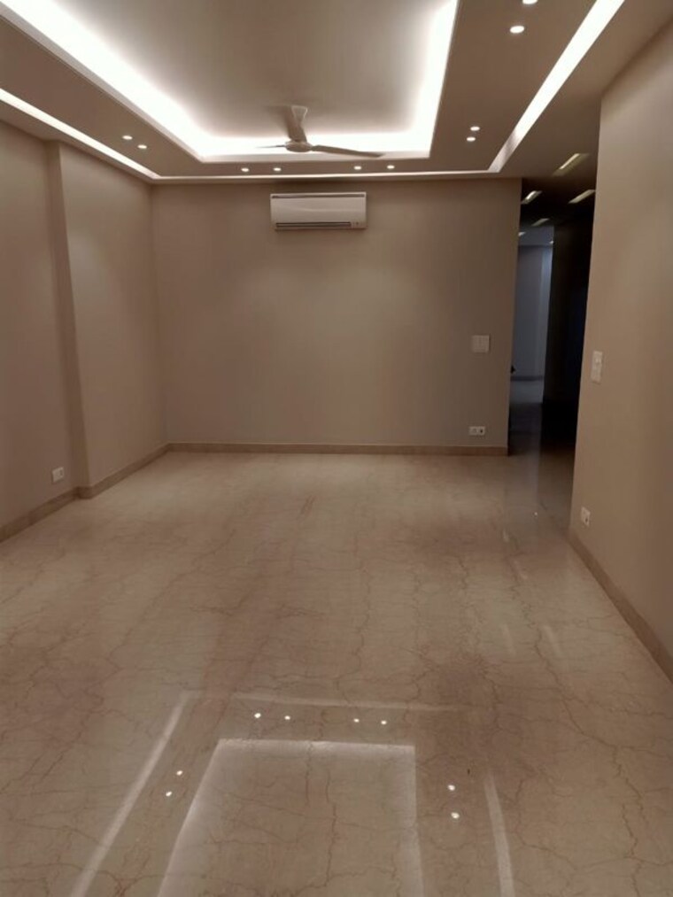 Room, hauz khas enclave 4 Bedroom 300 Sq.Yd. Builder Floor In Hauz Khas Enclave Delhi 10412508