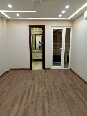Room in 4 BHK Builder Floor at Hauz Khas Enclave – for Rent