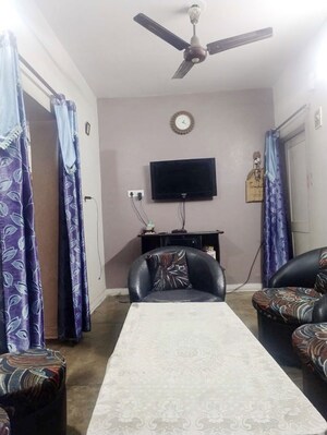 Living Room in 2.5 BHK Builder Floor at Rohini Sector 5 – for Sale