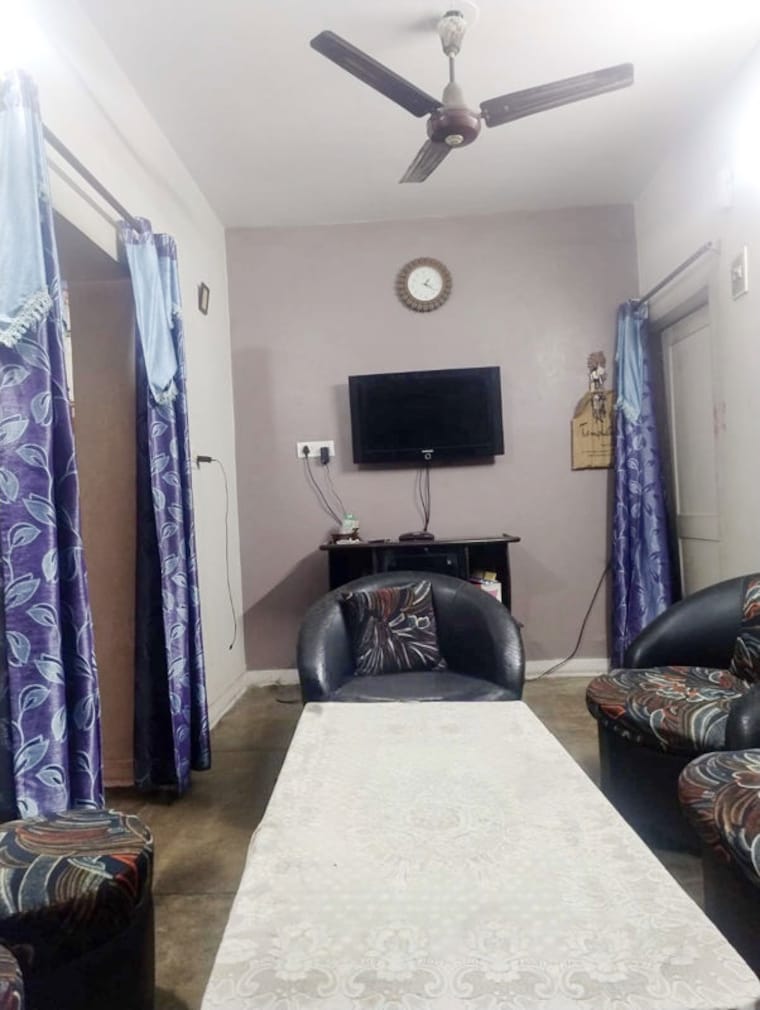 Living Room, rohini sector 5 2.5 Bedroom 800 Sq.Ft. Builder Floor In Rohini Sector 5 Delhi 10412498