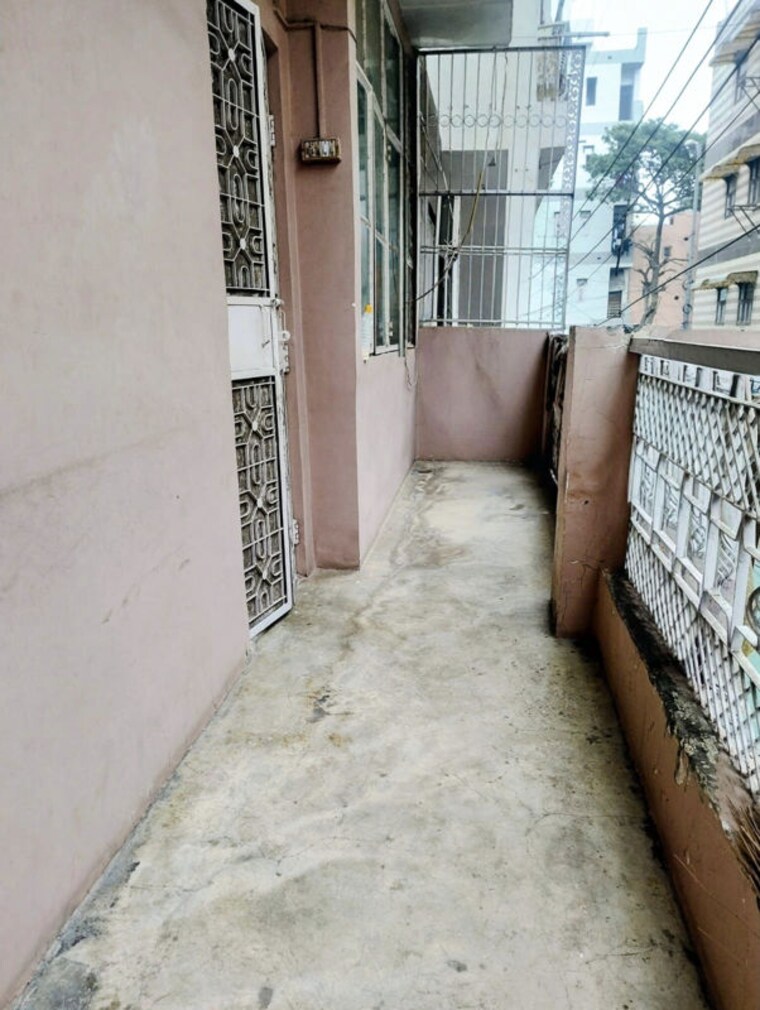 Balcony, rohini sector 5 2.5 Bedroom 800 Sq.Ft. Builder Floor In Rohini Sector 5 Delhi 10412498