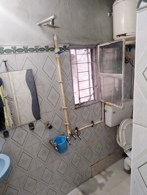Bathroom in 2.5 BHK Builder Floor at Rohini Sector 5 – for Sale