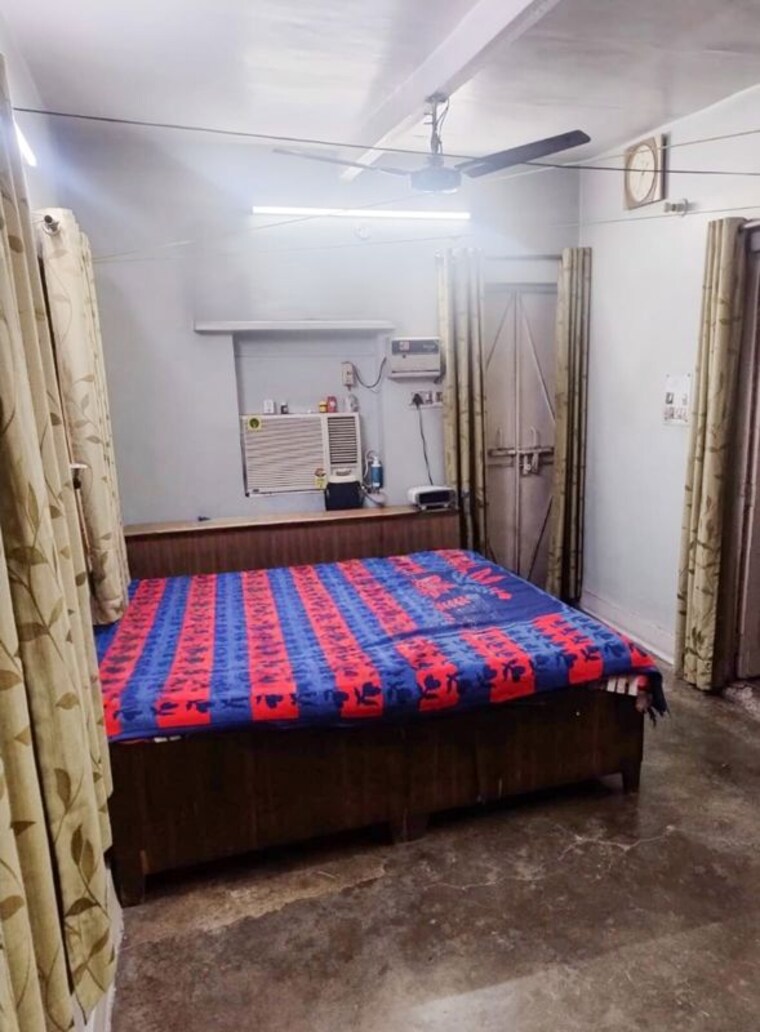 Bedroom, rohini sector 5 2.5 Bedroom 800 Sq.Ft. Builder Floor In Rohini Sector 5 Delhi 10412498