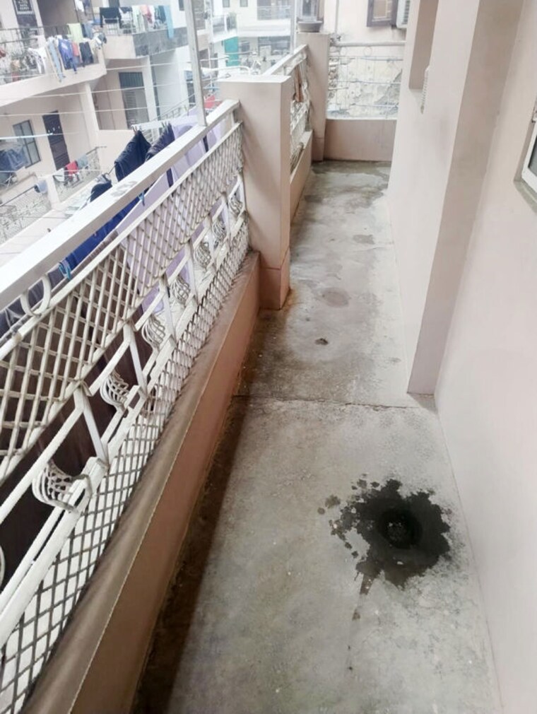 Balcony, rohini sector 5 2.5 Bedroom 800 Sq.Ft. Builder Floor In Rohini Sector 5 Delhi 10412498