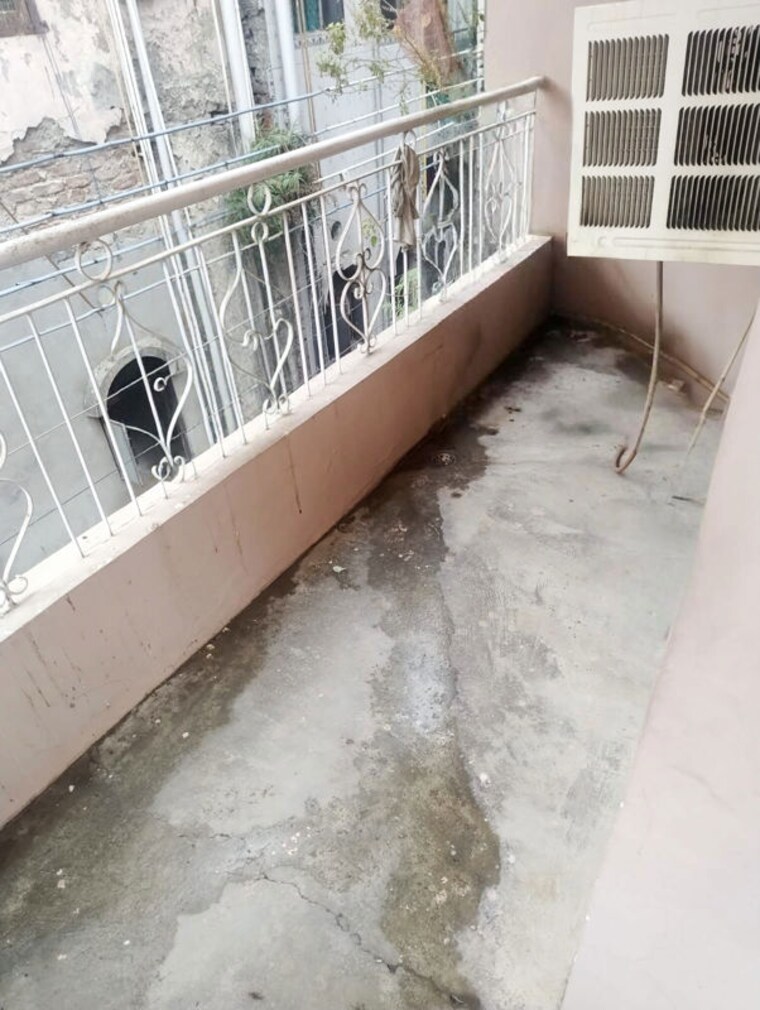 Balcony, rohini sector 5 2.5 Bedroom 800 Sq.Ft. Builder Floor In Rohini Sector 5 Delhi 10412498