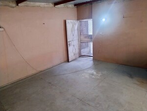 Room in 2.5 BHK Builder Floor at Rohini Sector 5 – for Sale