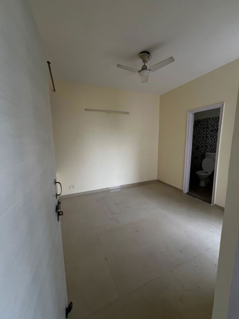 Room, nk-sharma-savitry-greens 1 Bedroom 450 Sq.Ft. Apartment In Lohgarh Zirakpur 10412655