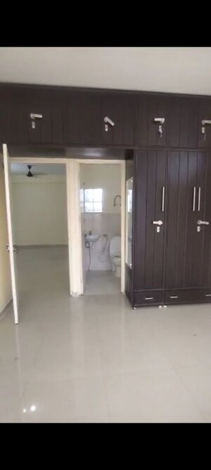 Room in 2 BHK Apartment at Pyramid Midtown, Sector 59 – for Rent