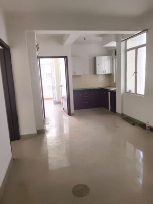 Room in 2.5 BHK Builder Floor at Smart World Orchard, Sector 61 – for Rent