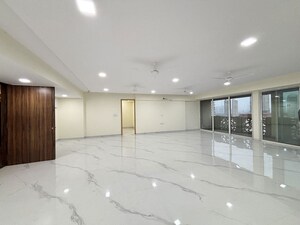 Room in 4 BHK Apartment at Prabhadevi CHS, Prabhadevi – for Sale