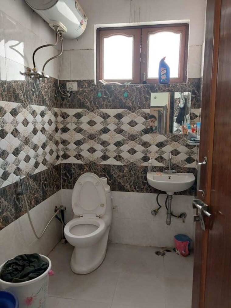 Attached Bathroom, sector 45 2 Bedroom 1600 Sq.Ft. Builder Floor In Sector 45 Gurgaon 10412696