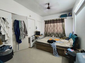 Room in 1 BHK Apartment at Magarpatta City Heliconia, Hadapsar – for Rent