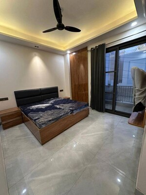 Bedroom in 2.5 BHK Builder Floor at Smart World Orchard, Sector 61 – for Rent