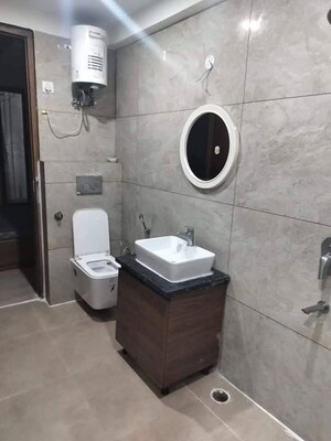Bathroom in 2.5 BHK Builder Floor at Smart World Orchard, Sector 61 – for Rent