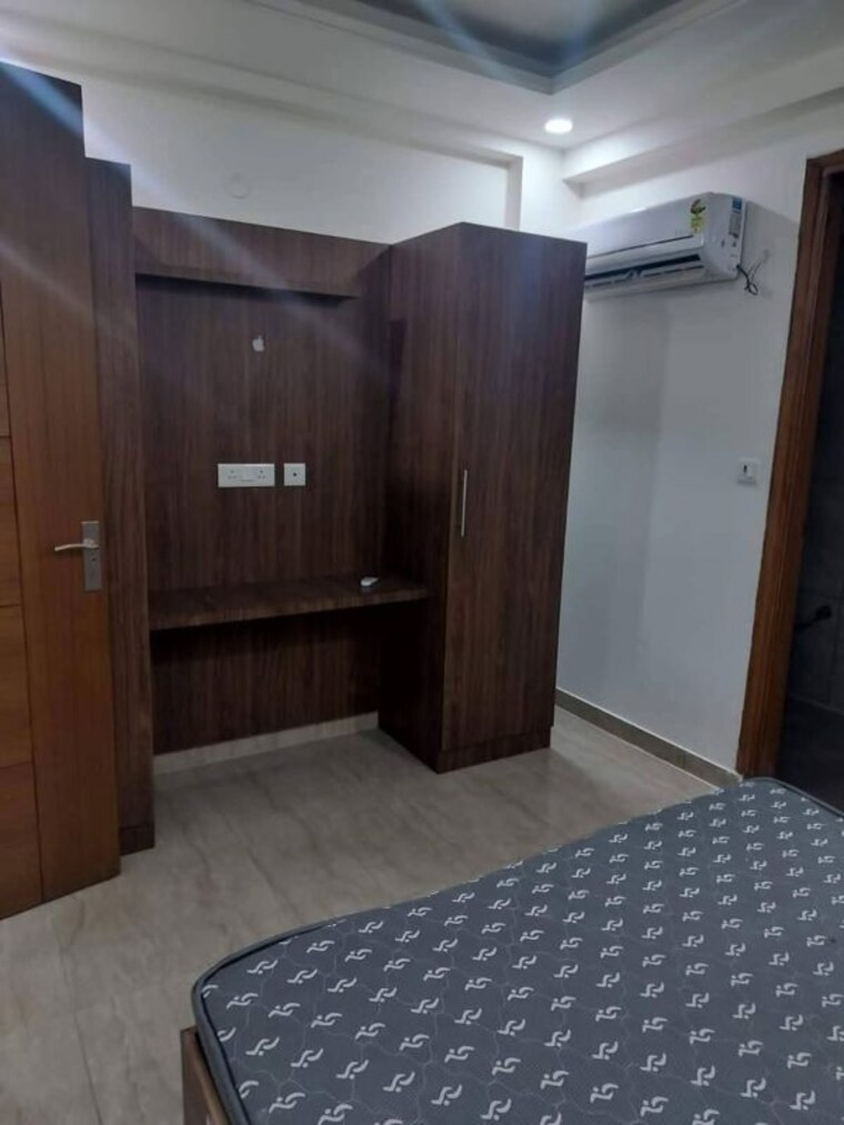 Bathroom, smart-world-orchard 2.5 Bedroom 1200 Sq.Ft. Builder Floor In Sector 61 Gurgaon 10412722