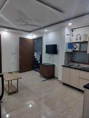 Kitchen in 2.5 BHK Builder Floor at Smart World Orchard, Sector 61 – for Rent