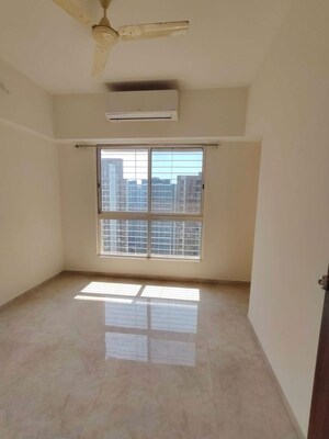 Room in 2 BHK Apartment at Lodha Amara, Kolshet Road – for Rent