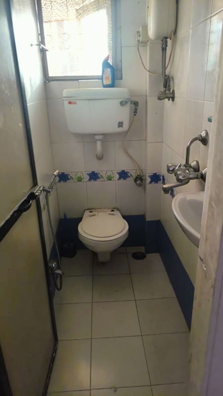 Bathroom, golden-valley-santacruz 3 Bedroom 900 Sq.Ft. Apartment In Santacruz East Mumbai 10412812