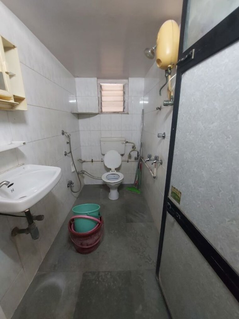 Bathroom, mahim 2 Bedroom 600 Sq.Ft. Apartment In Mahim Mumbai 10412826