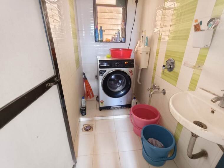 Bathroom, green-square 1.5 Bedroom 550 Sq.Ft. Apartment In Kasarvadavali Thane 10412804