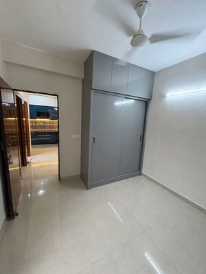 Room in 2 BHK Apartment at Signature The Millennia 3, Sector 37d – for Rent