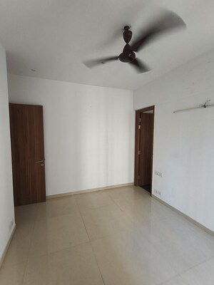 Room in 2 BHK Apartment at Kalpataru The Sunrise, Kolshet Road – for Sale